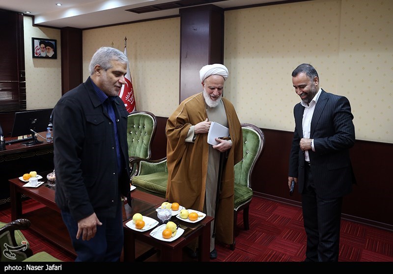 حضور آیت الله  عراقی در خبرگزاری تسنیم