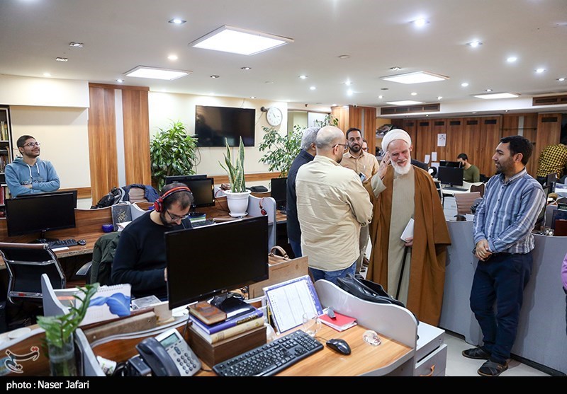 حضور آیت الله  عراقی در خبرگزاری تسنیم