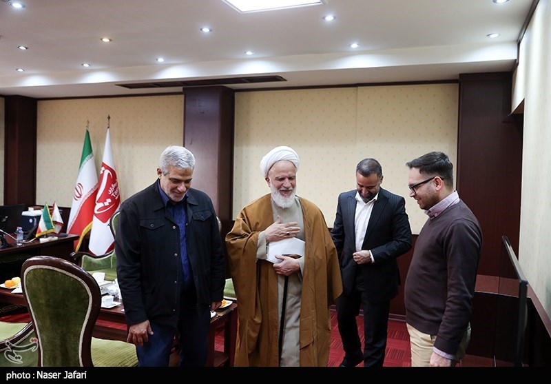 حضور آیت الله  عراقی در خبرگزاری تسنیم