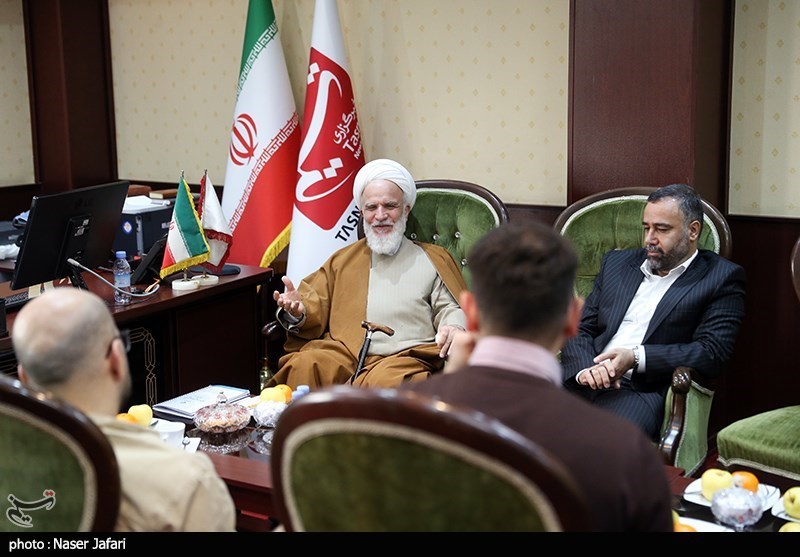 حضور آیت الله  عراقی در خبرگزاری تسنیم