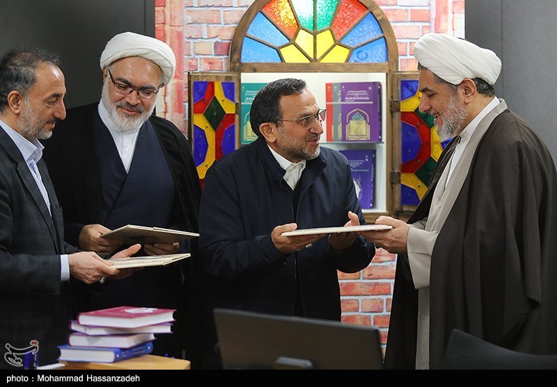 رونمایی از مجموعه مقالات همایش شهید سلیمانی و مکتب انتظار و نظریه انتظار در اندیشه آیت‌الله خامنه‌ای