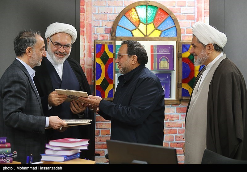 رونمایی از مجموعه مقالات همایش شهید سلیمانی و مکتب انتظار و نظریه انتظار در اندیشه آیت‌الله خامنه‌ای