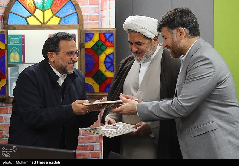 رونمایی از مجموعه مقالات همایش شهید سلیمانی و مکتب انتظار و نظریه انتظار در اندیشه آیت‌الله خامنه‌ای