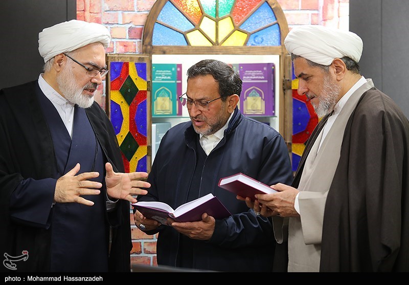 رونمایی از مجموعه مقالات همایش شهید سلیمانی و مکتب انتظار و نظریه انتظار در اندیشه آیت‌الله خامنه‌ای