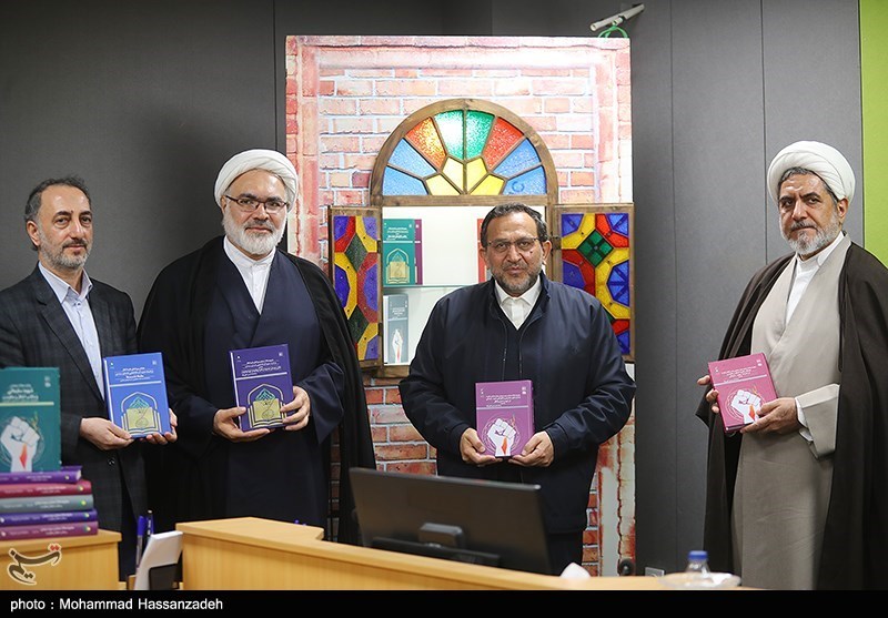 رونمایی از مجموعه مقالات همایش شهید سلیمانی و مکتب انتظار و نظریه انتظار در اندیشه آیت‌الله خامنه‌ای