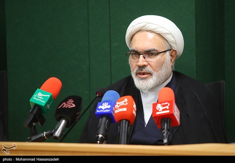 رونمایی از مجموعه مقالات همایش شهید سلیمانی و مکتب انتظار و نظریه انتظار در اندیشه آیت‌الله خامنه‌ای