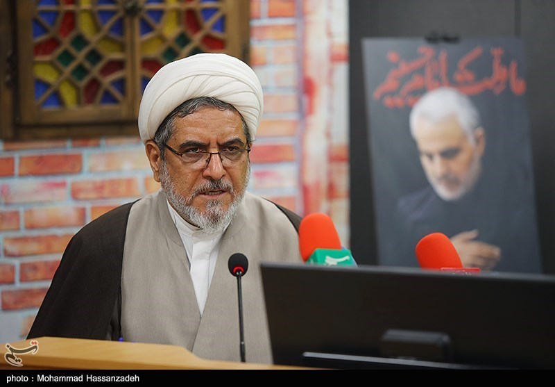 رونمایی از مجموعه مقالات همایش شهید سلیمانی و مکتب انتظار و نظریه انتظار در اندیشه آیت‌الله خامنه‌ای