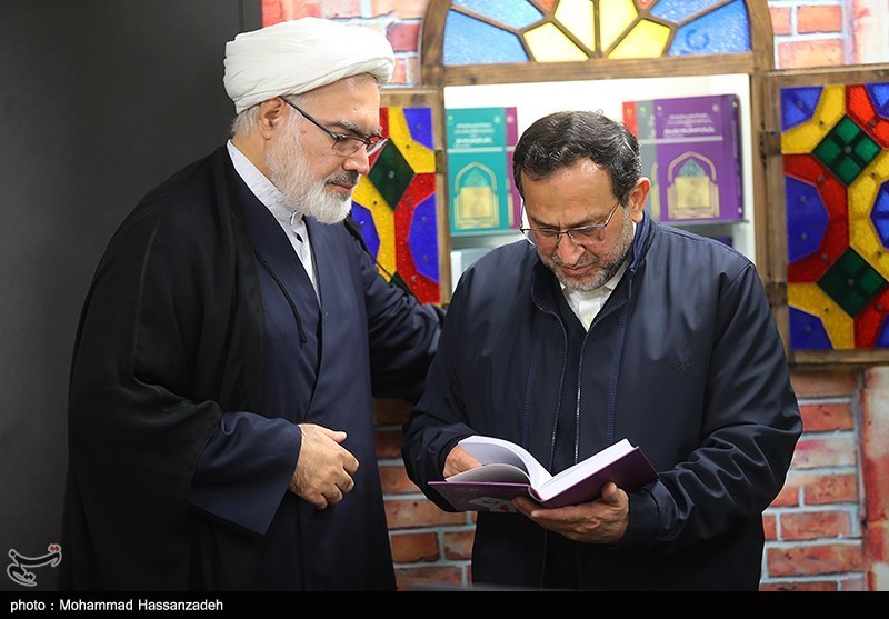 رونمایی از مجموعه مقالات همایش شهید سلیمانی و مکتب انتظار و نظریه انتظار در اندیشه آیت‌الله خامنه‌ای