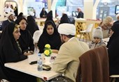 حضور فعال حوزویان و استقبال مردم در نمایشگاه قرآن