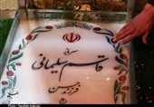 ادای احترام جانشین کل سپاه به مقام شهید سلیمانی در گلزار شهدای کرمان