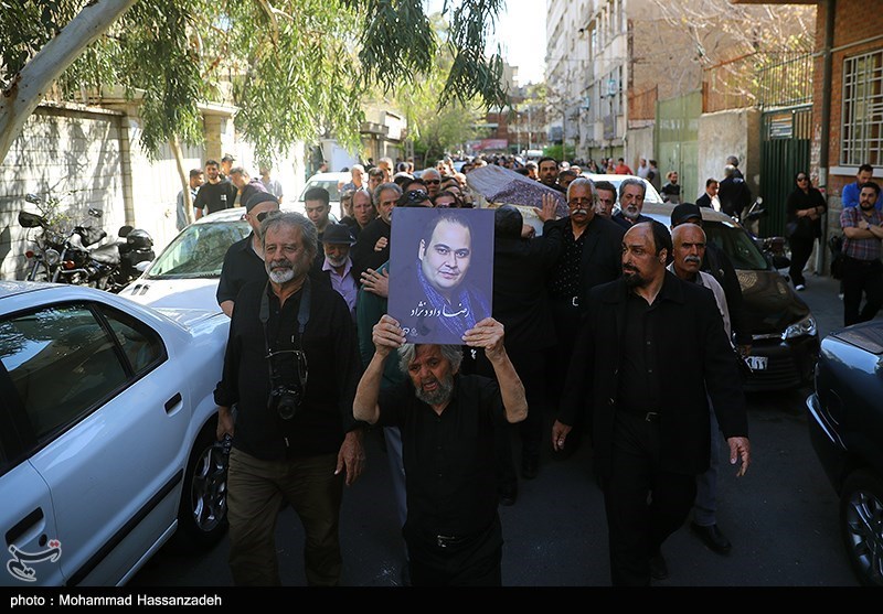 تشییع پیکر رضا داودنژاد