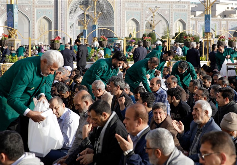 نماز عید فطر در حرم رضوی