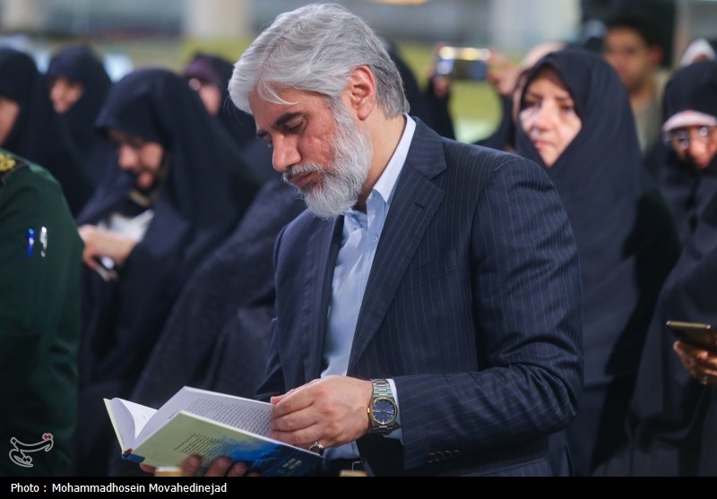 مراسم تجلیل از نویسنده کتاب مرد ابدی