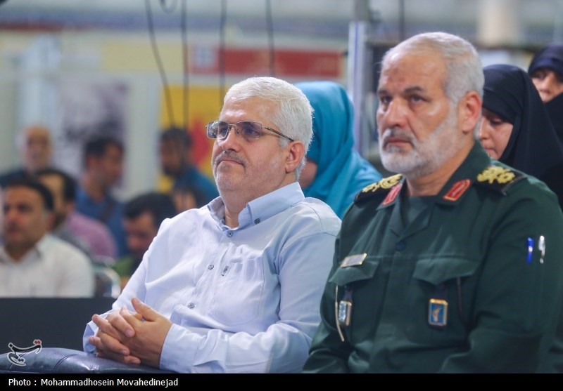 مراسم تجلیل از نویسنده کتاب مرد ابدی