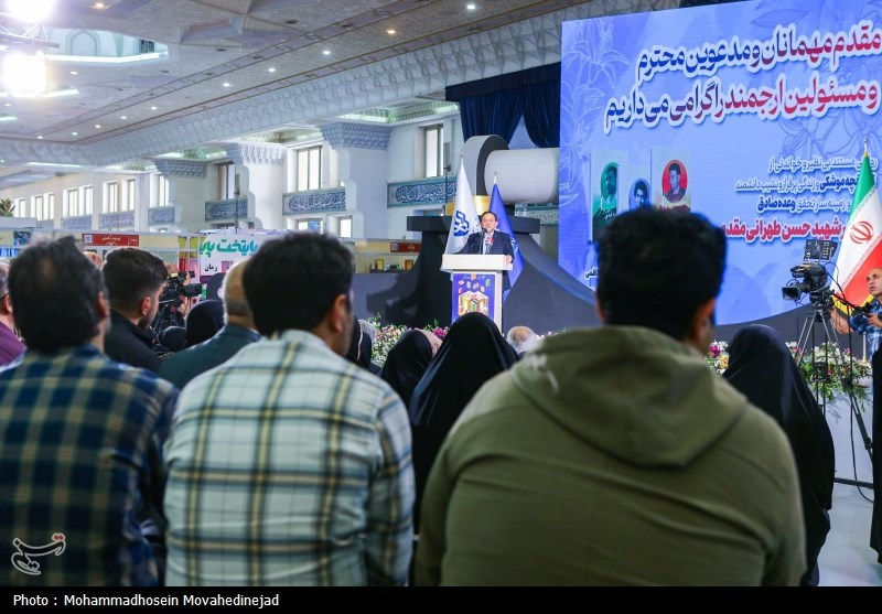 مراسم تجلیل از نویسنده کتاب مرد ابدی