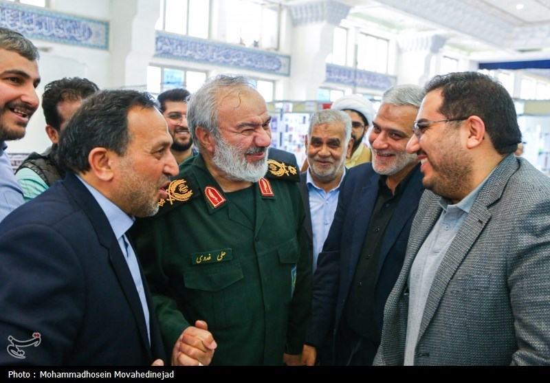 مراسم تجلیل از نویسنده کتاب مرد ابدی