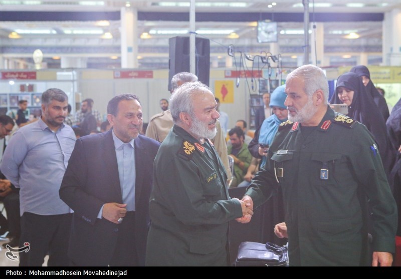 مراسم تجلیل از نویسنده کتاب مرد ابدی