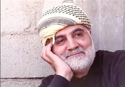 ماجرای چفیه دخترانه حاج قاسم و عکسی که به یادگار ماند!