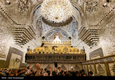 ارادت زائران اربعین حسینی به ساحت مقدس امامین جوادین+فیلم