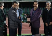 تقدیر از حسینی در تمرین آلومینیوم
