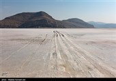 خشکی 100درصدی دریاچه ارومیه تا آخر تابستان/ بهبود شرایط شاید در زمستان