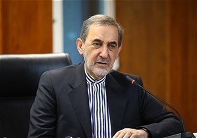 ولايتي يقدّم التعازي باستشهاد الإمام الخامنئي