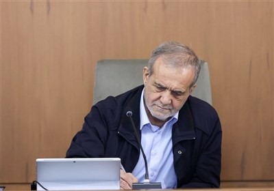 بزشكيان: المشاركة اللافتة للشعب في مسيرات 11 فبراير حملت رسالة عدم الاستسلام