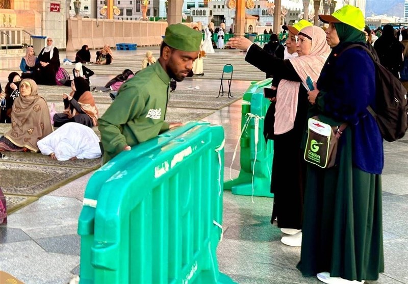 خادمان حرم پیامبر