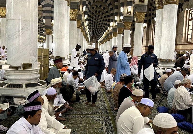 خادمان حرم پیامبر