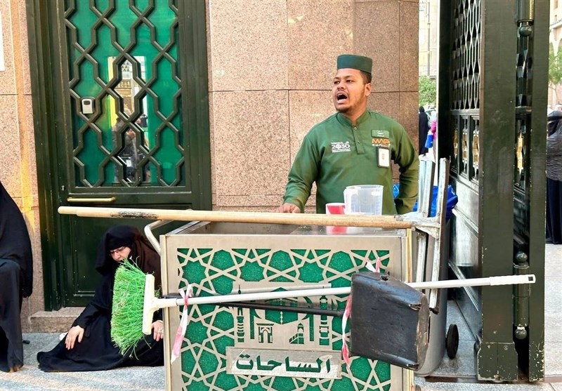 خادمان حرم پیامبر