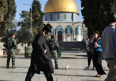 عشرات المستوطنين يقتحمون المسجد الأقصى من باب المغاربة