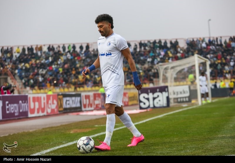 دیدار تیم‌های فوتبال شمس آذر با استقلال