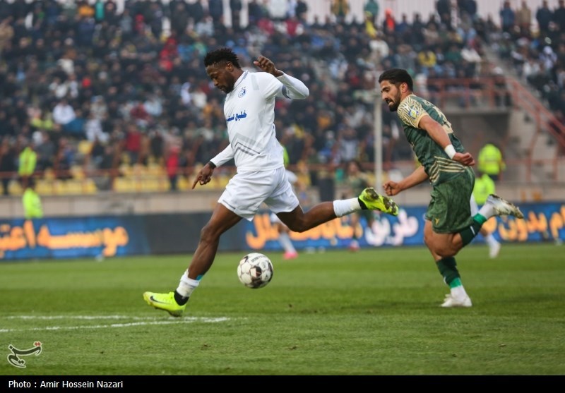 دیدار تیم‌های فوتبال شمس آذر با استقلال