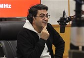 فرزاد حسنی سر از ویژه برنامه یلدایی رادیو درآورد