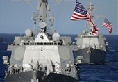 بلومبرگ: ناوشکن‌ آمریکا پس از هشدار سپاه از تنگه هرمز عقب‌نشینی کرد