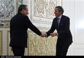 المدير العام للوكالة الدولية للطاقة الذرية يلتقي وزير الخارجية الإيراني