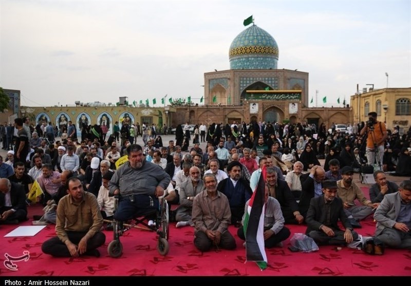 صفوف طولانی نماز استغاثه به امام زمان عج در خرم‌آباد