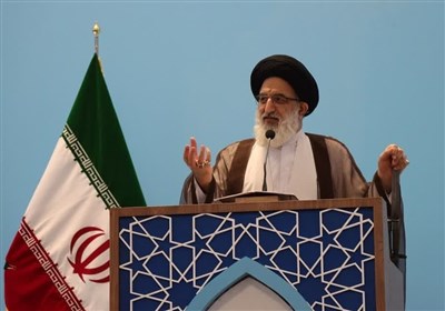 امام‌جمعه کرج: برخی با دوگانه‌سازی مردم را به سمت تسلیم می‌برند