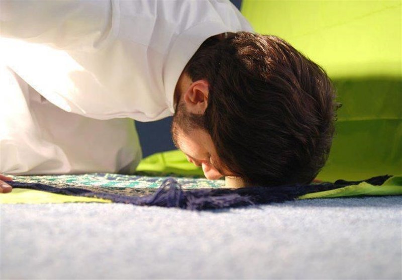 حائل شدن چادر یا مو میان پیشانی و مهر نماز