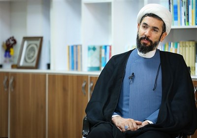 رستمی: نظریات غربی باید در آزمایشگاه واقعی جامعه ایران آزموده شوند