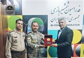 جلسه مشترک رئیس فدراسیون شمشیربازی با مسئولان وزارت دفاع