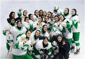 حضور دو بازیکن هاکی روی یخ جوانان دختر در لیگ مجارستان