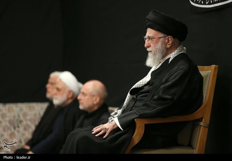 مراسم عزادارای شب عاشورای حسینی(ع) در حسینیه امام خمینی(ره) با حضور رهبر معظم انقلاب
