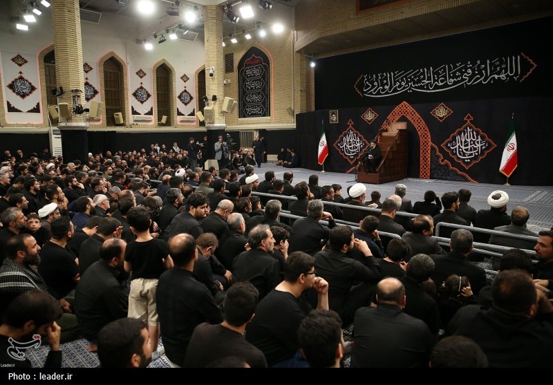 مراسم عزادارای شب عاشورای حسینی(ع) در حسینیه امام خمینی(ره) با حضور رهبر معظم انقلاب