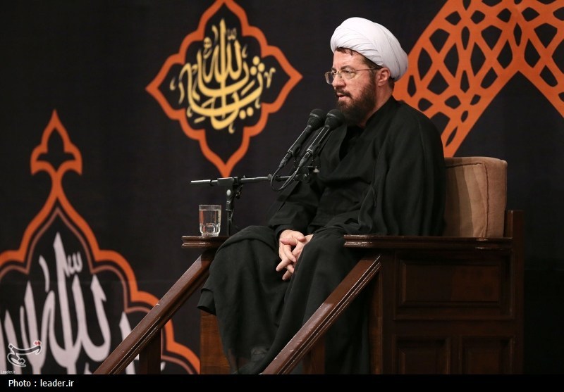 مراسم عزادارای شب عاشورای حسینی(ع) در حسینیه امام خمینی(ره) با حضور رهبر معظم انقلاب