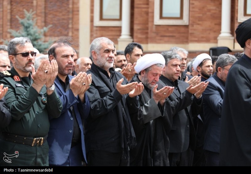 اردبیلِ سربلند؛ نماز ظهر عاشورا با شکوه‌تر از همیشه در دارالارشاد و دارالعباس