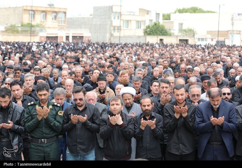 اردبیلِ سربلند؛ نماز ظهر عاشورا با شکوه‌تر از همیشه در دارالارشاد و دارالعباس