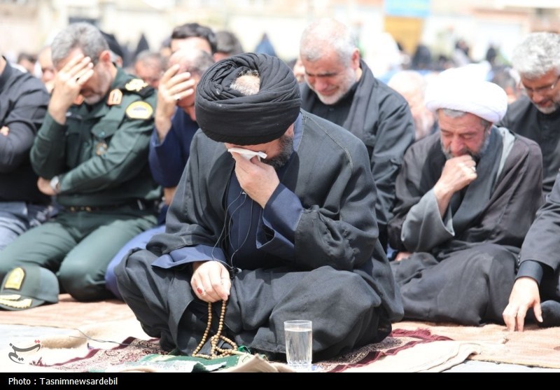 اردبیلِ سربلند؛ نماز ظهر عاشورا با شکوه‌تر از همیشه در دارالارشاد و دارالعباس