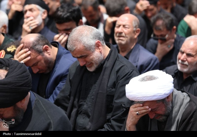 اردبیلِ سربلند؛ نماز ظهر عاشورا با شکوه‌تر از همیشه در دارالارشاد و دارالعباس