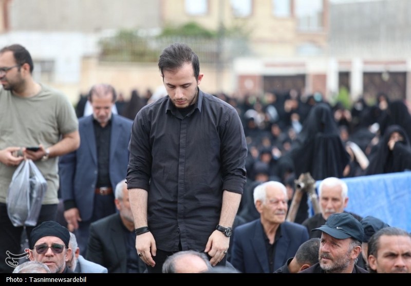 اردبیلِ سربلند؛ نماز ظهر عاشورا با شکوه‌تر از همیشه در دارالارشاد و دارالعباس